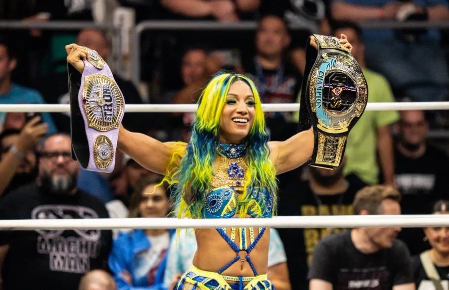 Mercedes Moné celebrates with championship gold
