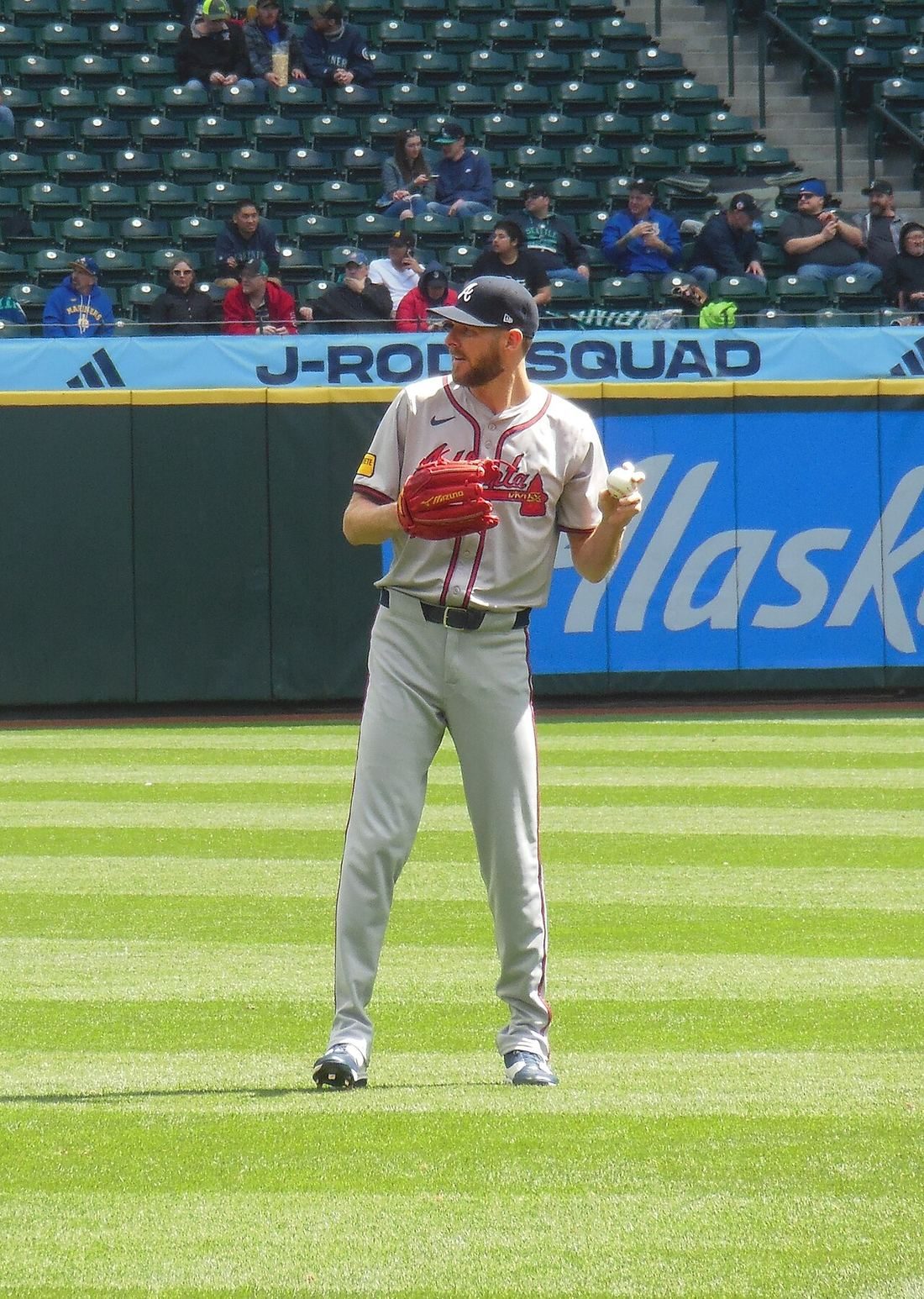 Atlanta Braves ace Chris Sale warming up in a road start