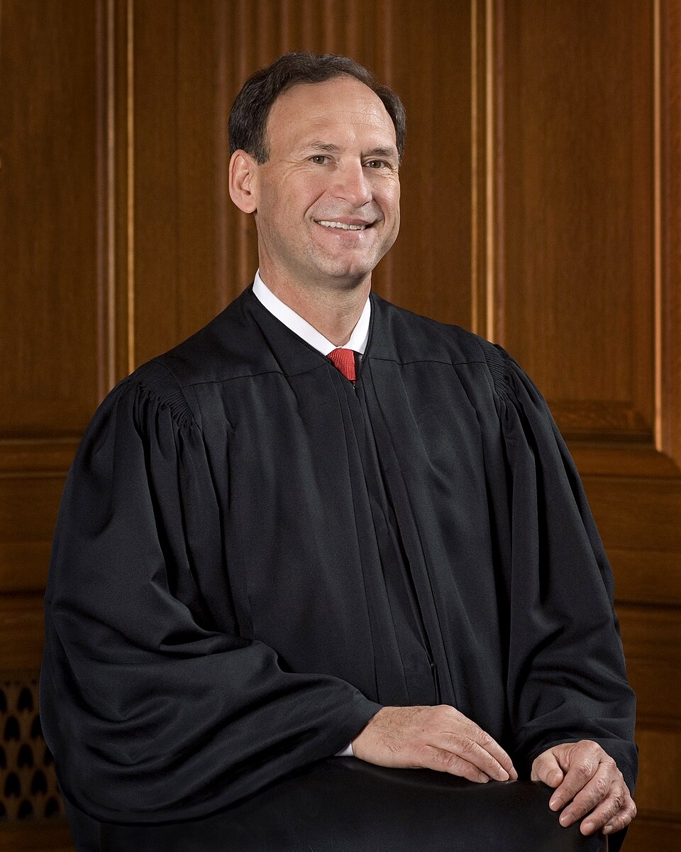 Official portrait of Supreme Court Justice Samuel Alito.