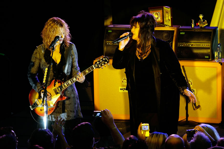 Heart performing live in 2007