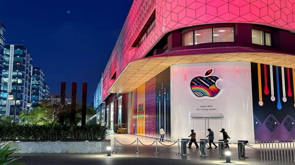The Apple BKC storefront in Mumbai