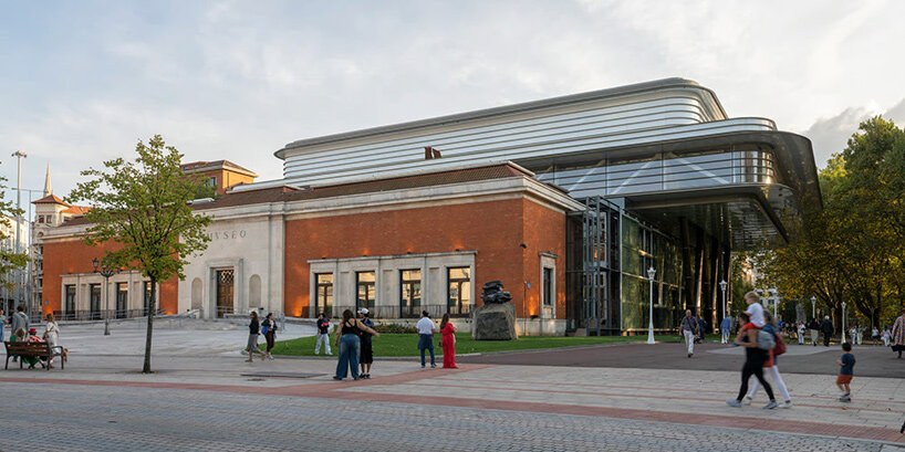 Visitors arriving at the Bilbao Fine Arts Museum, the 1945 building alongside the new Foster wing