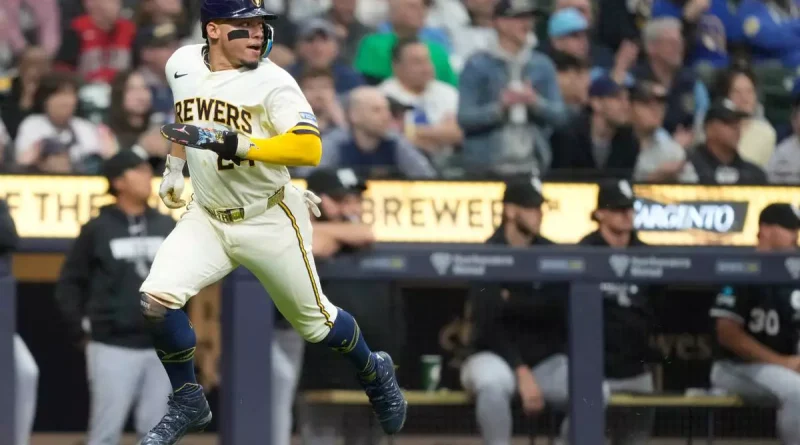 Milwaukee Brewers catcher William Contreras at the plate