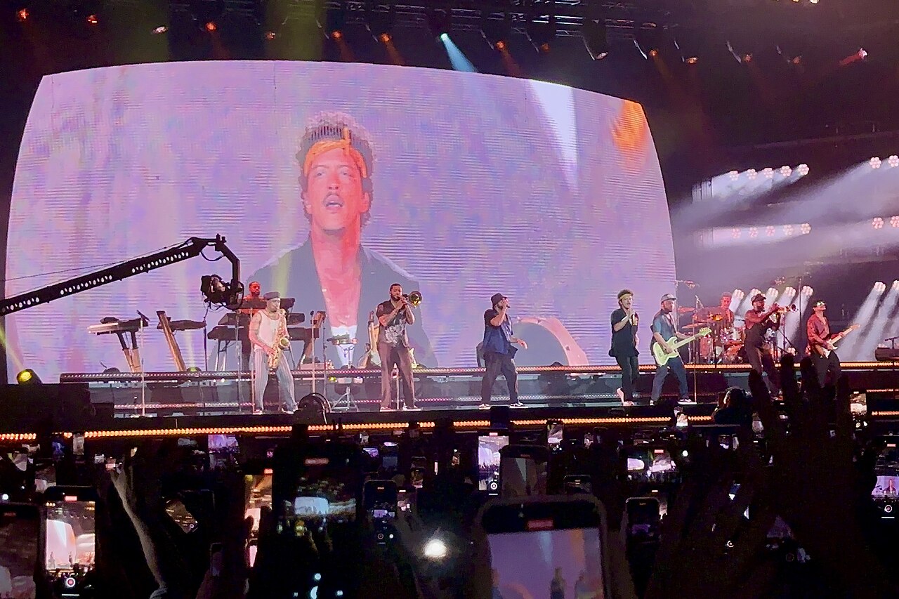 Bruno Mars performing live in Singapore (Wikimedia Commons)