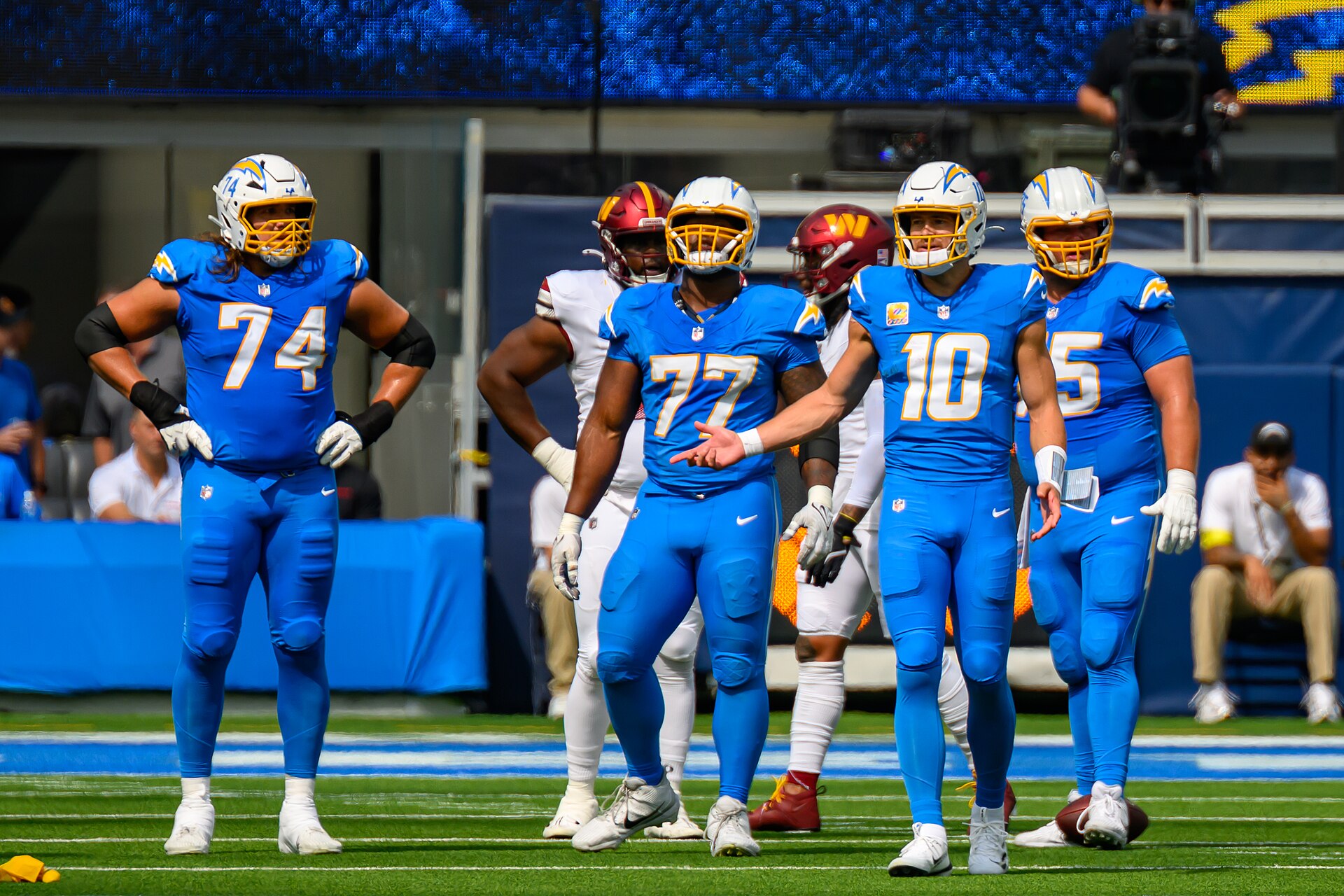 Justin Herbert with the Chargers offensive line