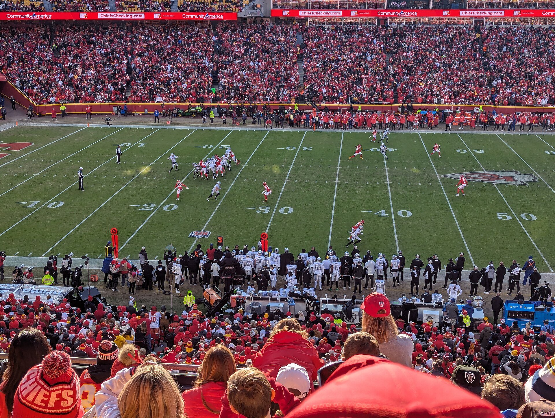 Sunday’s Desert Duel: Chiefs-Raiders Is the Only Game That Matters