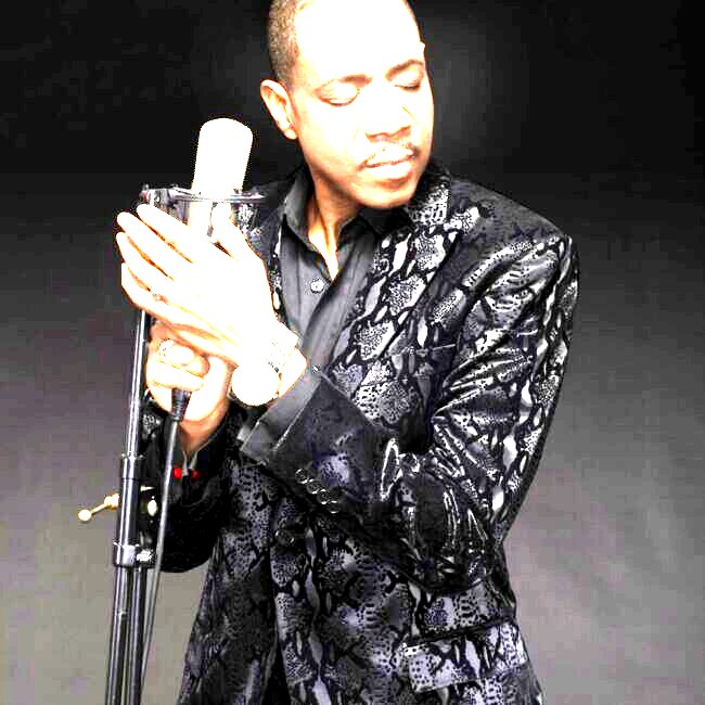 Freddie Jackson performing