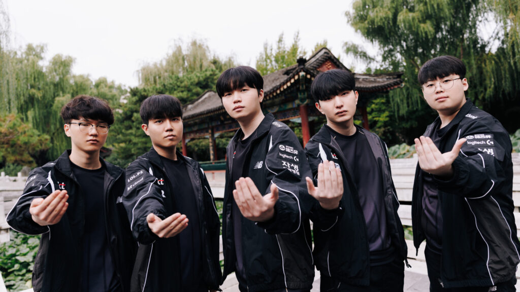 KT Rolster players posing outdoors in team jackets.