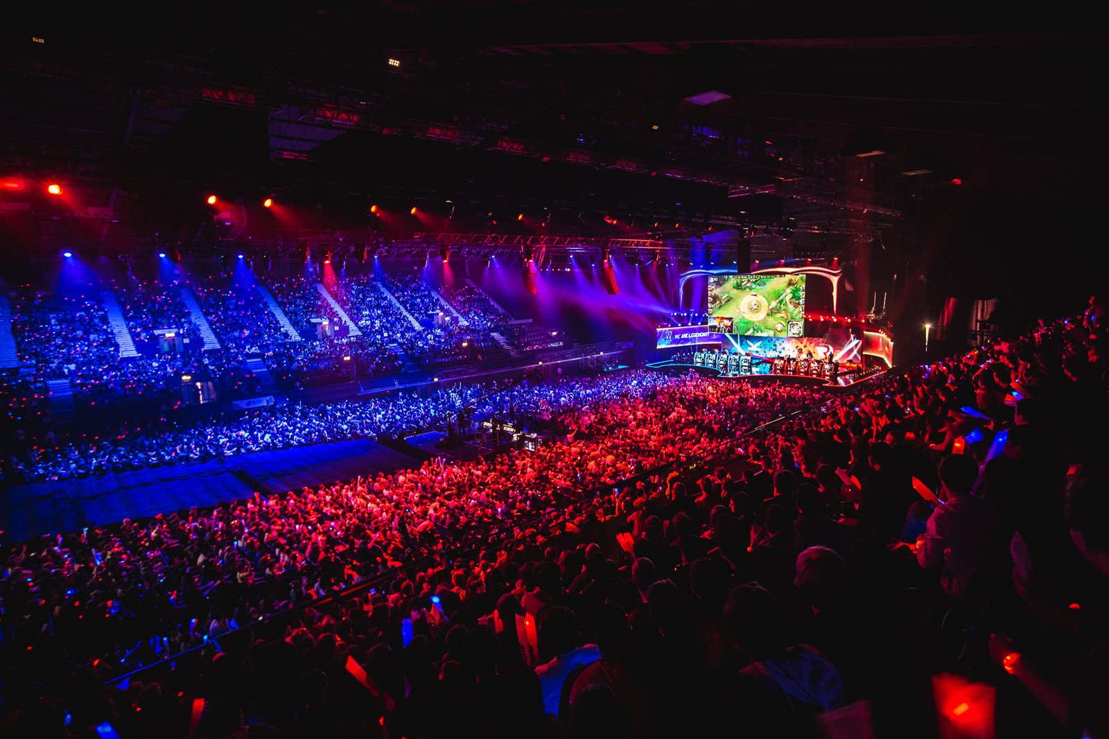 A packed arena during the 2015 League of Legends World Championship, with 'We Are Legendary' on the stage screens.