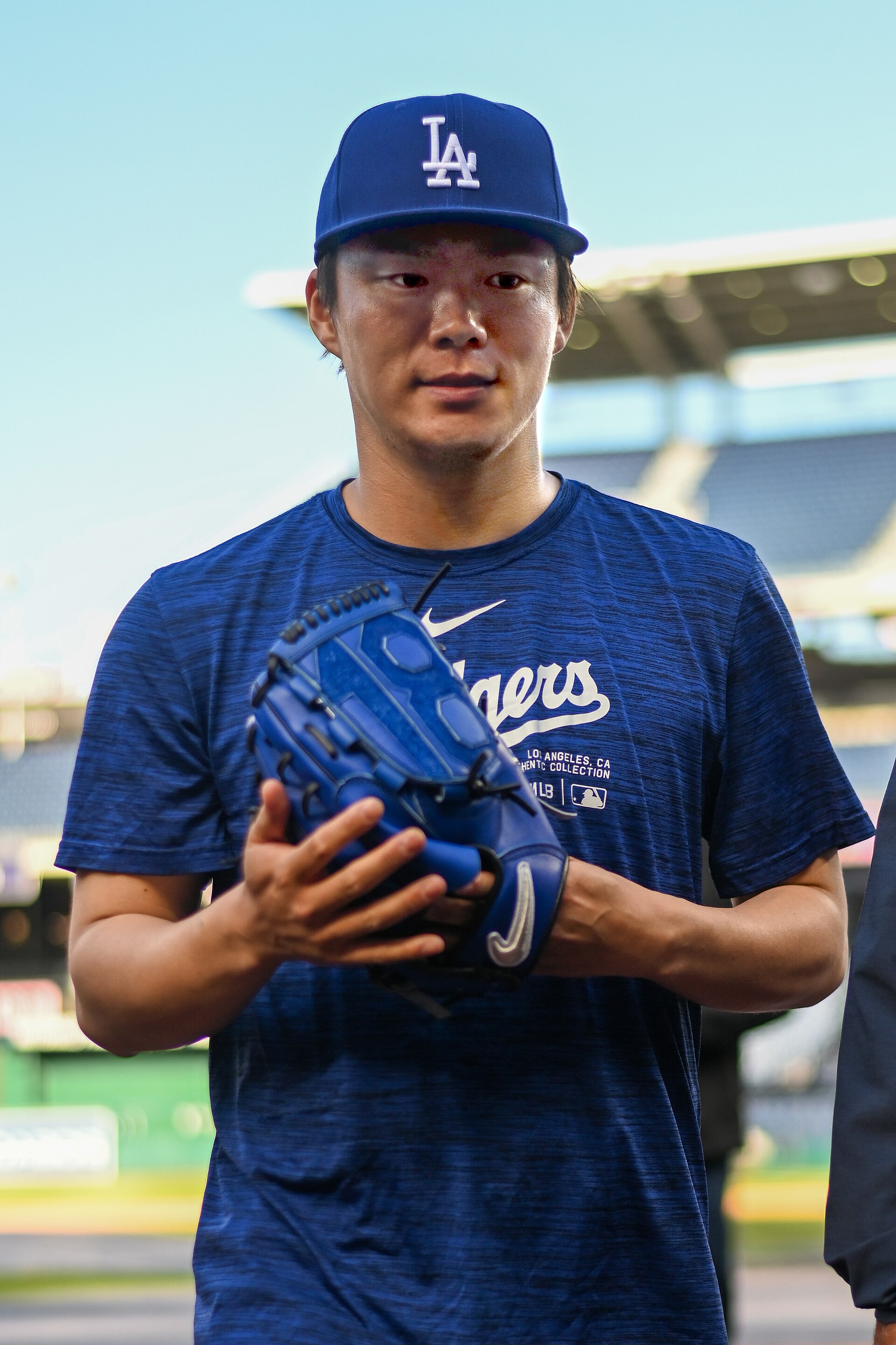 Yoshinobu Yamamoto pitching for the Dodgers.