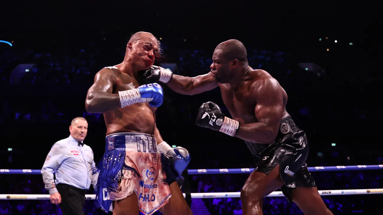 Daniel Dubois and Fabio Wardley trading punches in their first fight