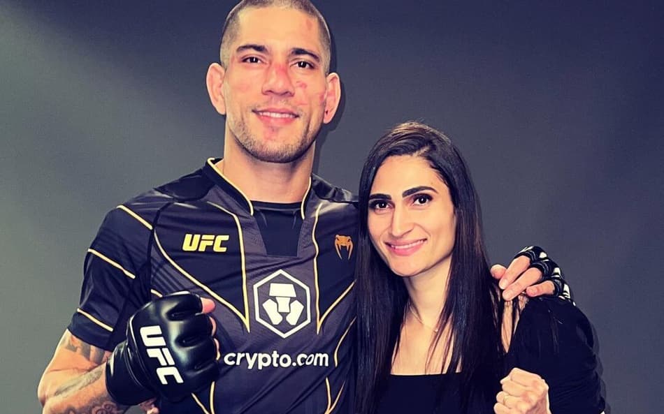 Aline Pereira pictured with her brother, UFC star Alex Pereira