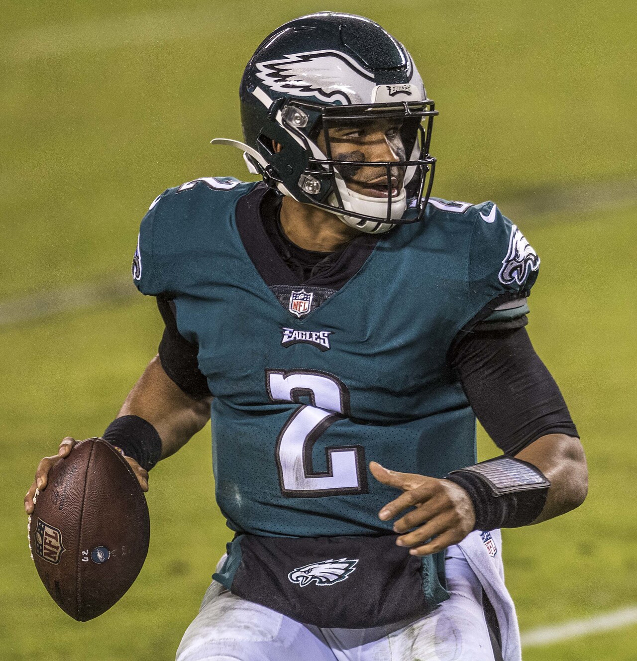 Jalen Hurts carrying the football for the Eagles
