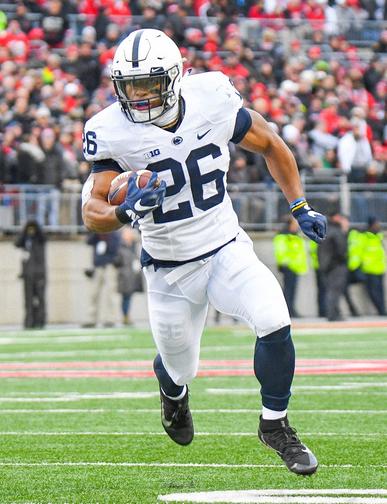 Saquon Barkley carrying the football for Penn State