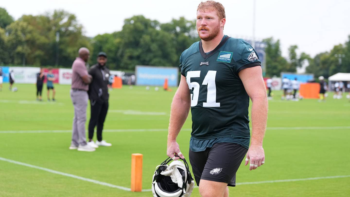 Cam Jurgens in a Philadelphia Eagles uniform at practice