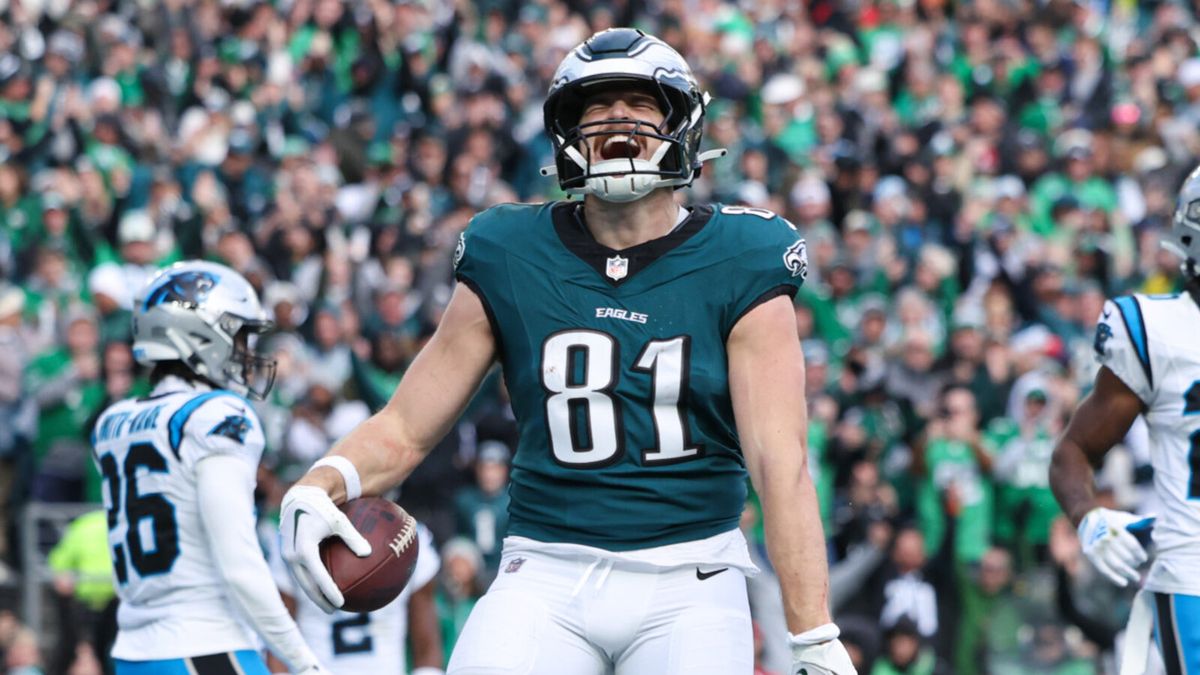 Philadelphia Eagles players in game action