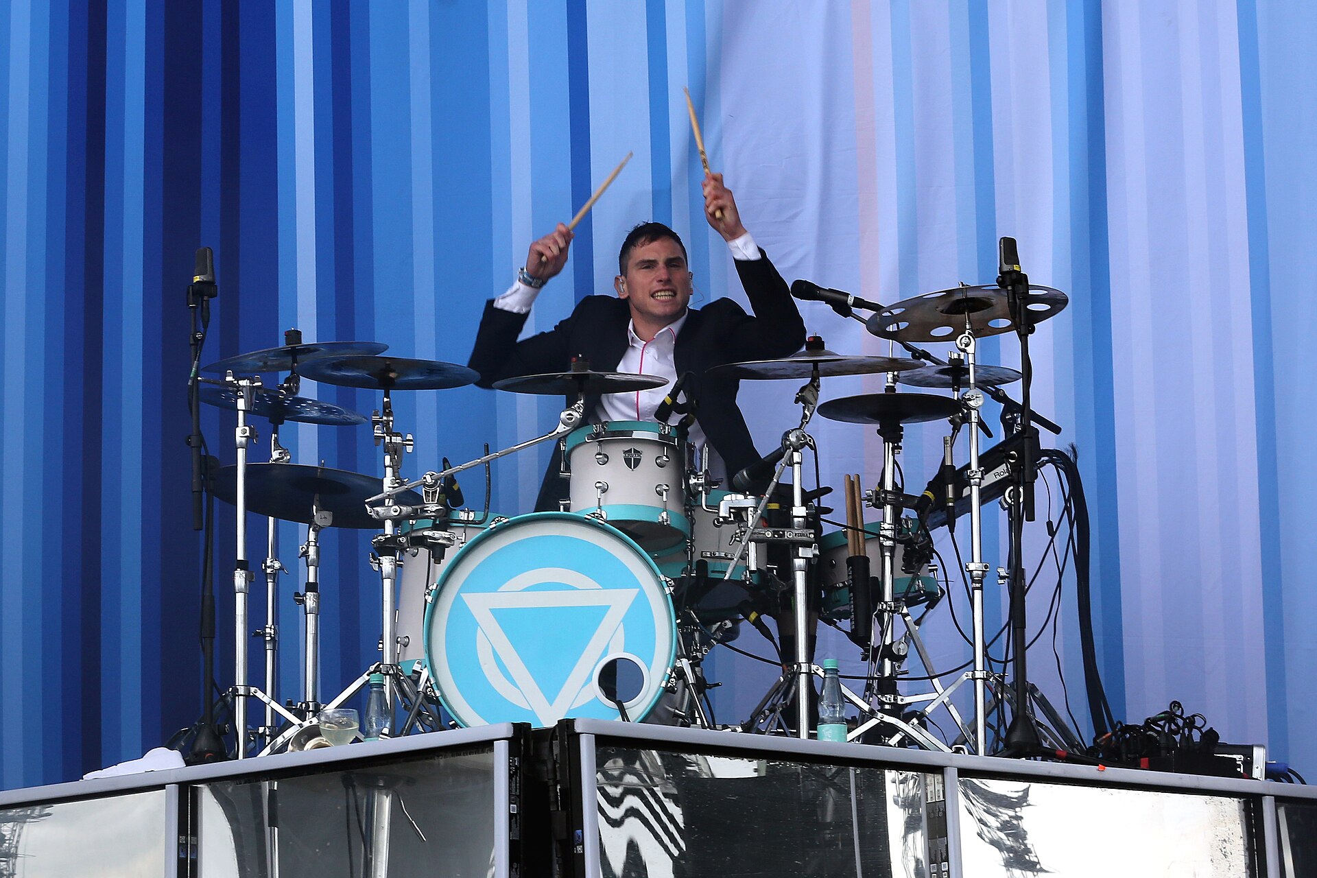 Rou Reynolds of Enter Shikari performing
