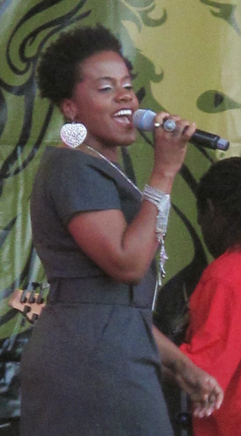 Etana performing in Uppsala in 2009