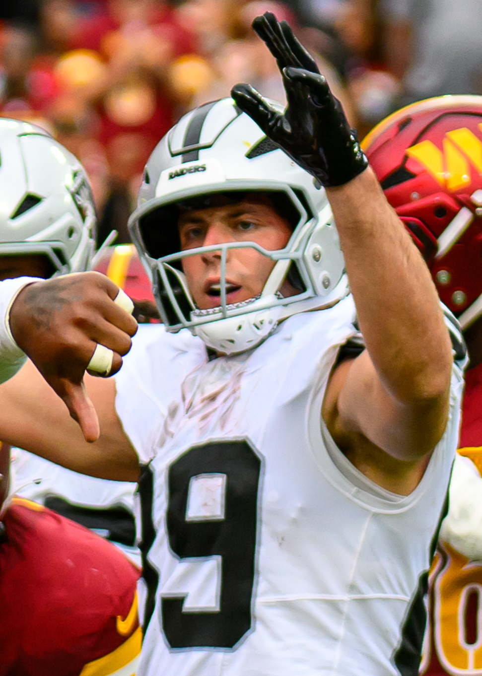 Raiders tight end Brock Bowers during a game