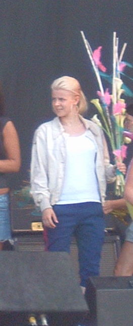 Robyn at a radio show in 2005 — she hosts GTA VI's Flash FM alongside Alex Consani