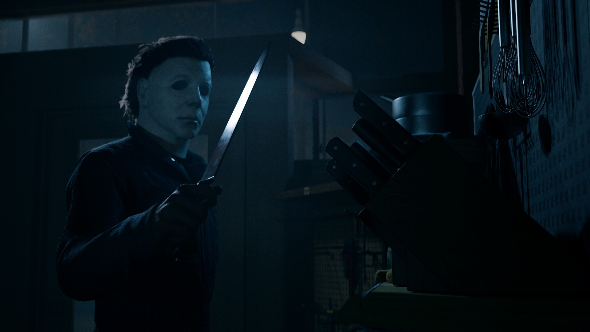 Halloween: The Game screenshot showing Haddonfield at night