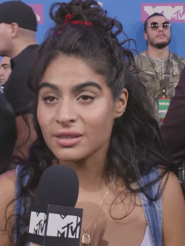 Jessie Reyez on the red carpet at the 2018 MTV Video Music Awards