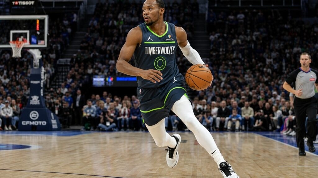 Jonathan Kuminga on the court during a Timberwolves preseason game