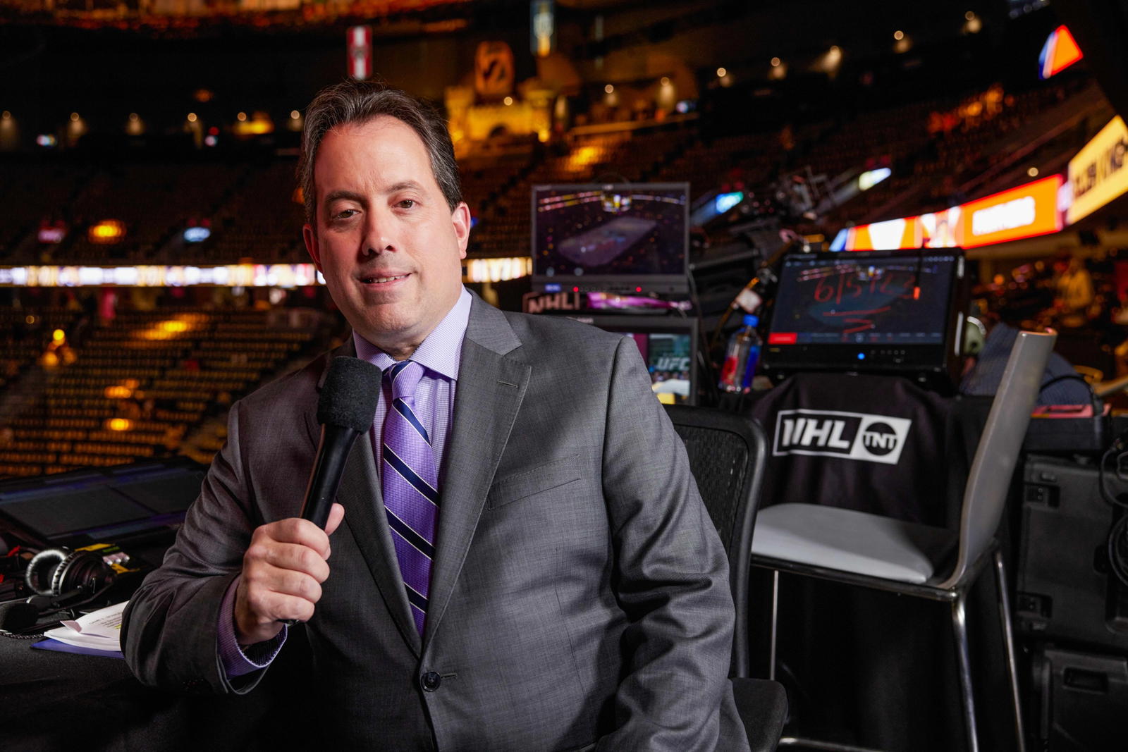 Kenny Albert at a broadcast event.