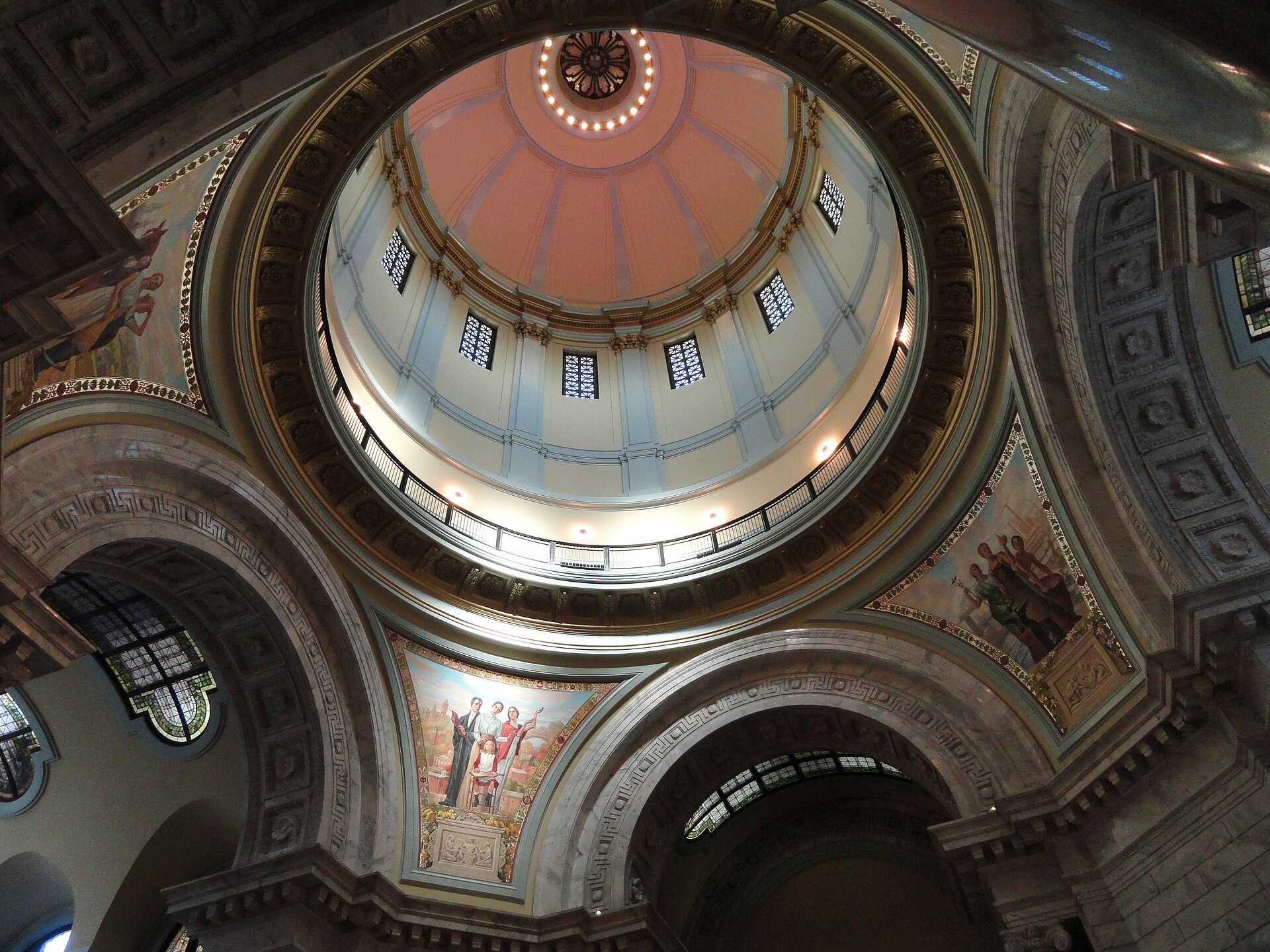 Inside the dome of the Kentucky State Capitol in Frankfort (file photo)