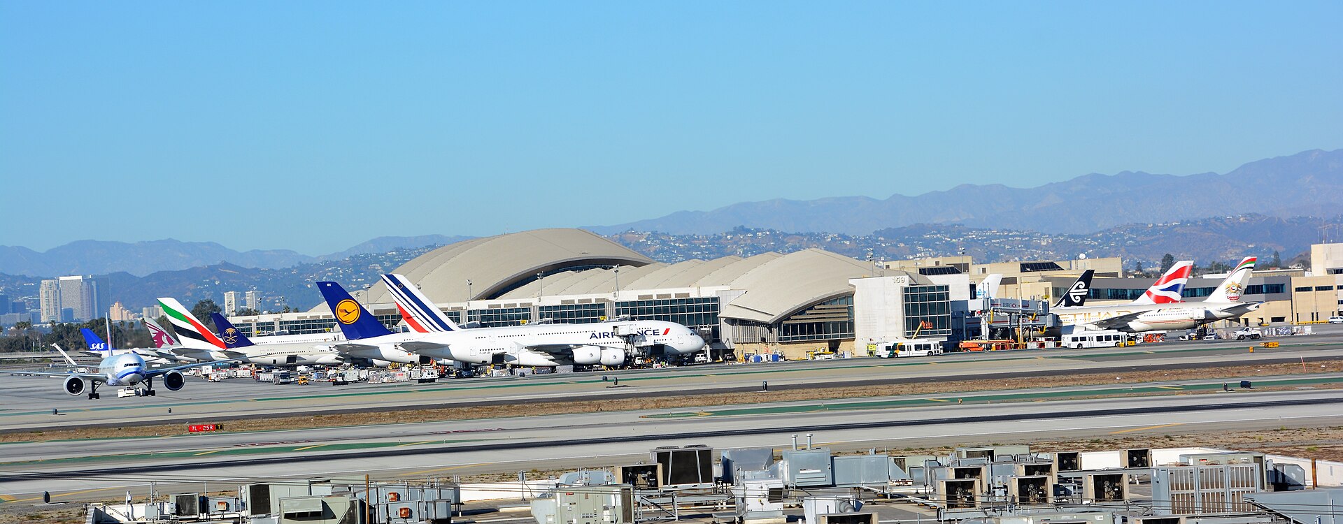 Los Angeles International Airport in bright daylight (file photo)