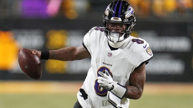 Baltimore Ravens quarterback Lamar Jackson (8) runs with the ball.