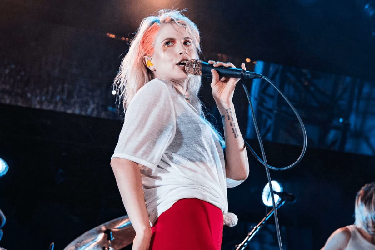 Hayley Williams performing on stage
