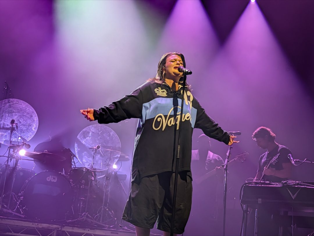 Lola Young tour