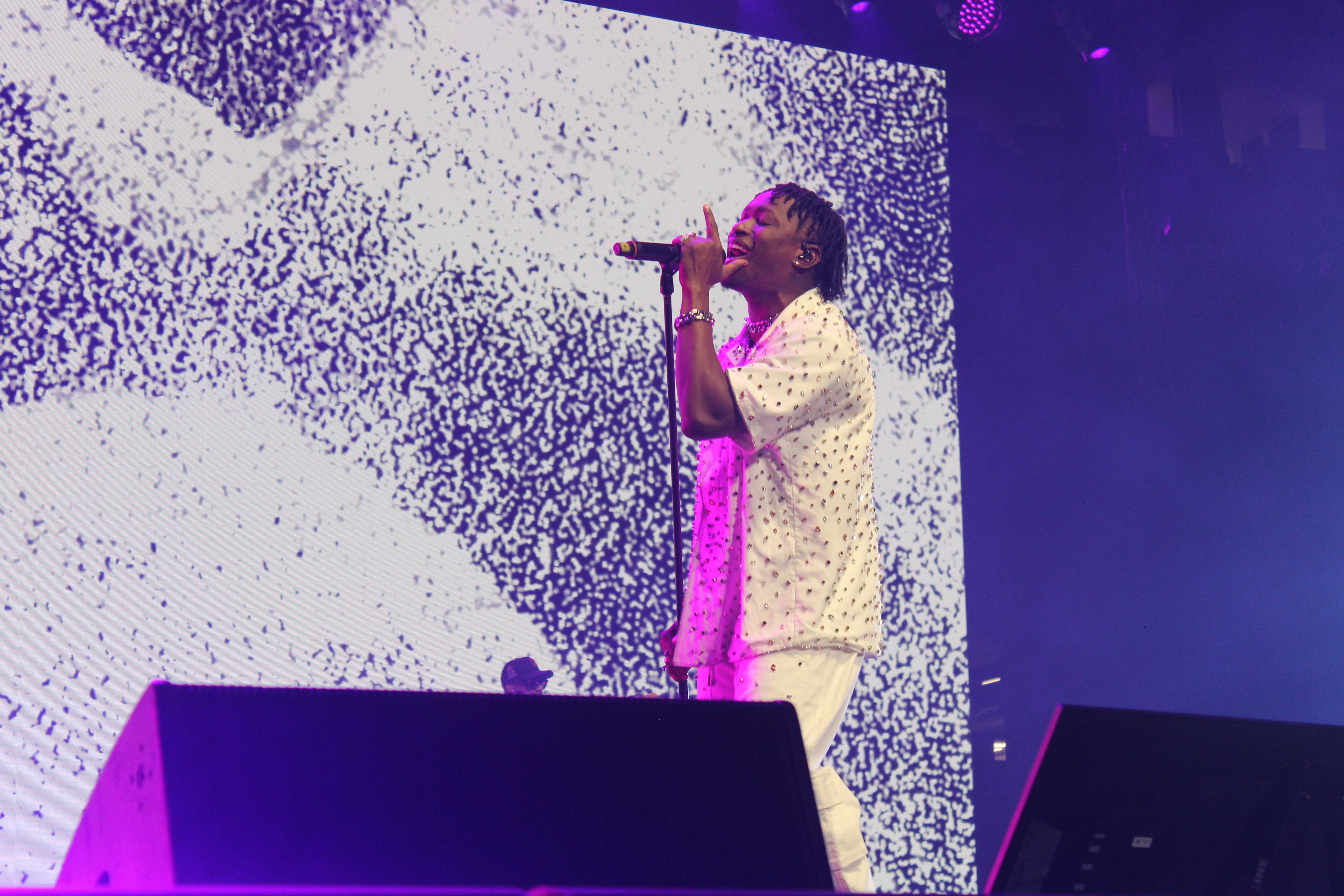 Lucky Daye performing at Essence Festival 2025 in New Orleans