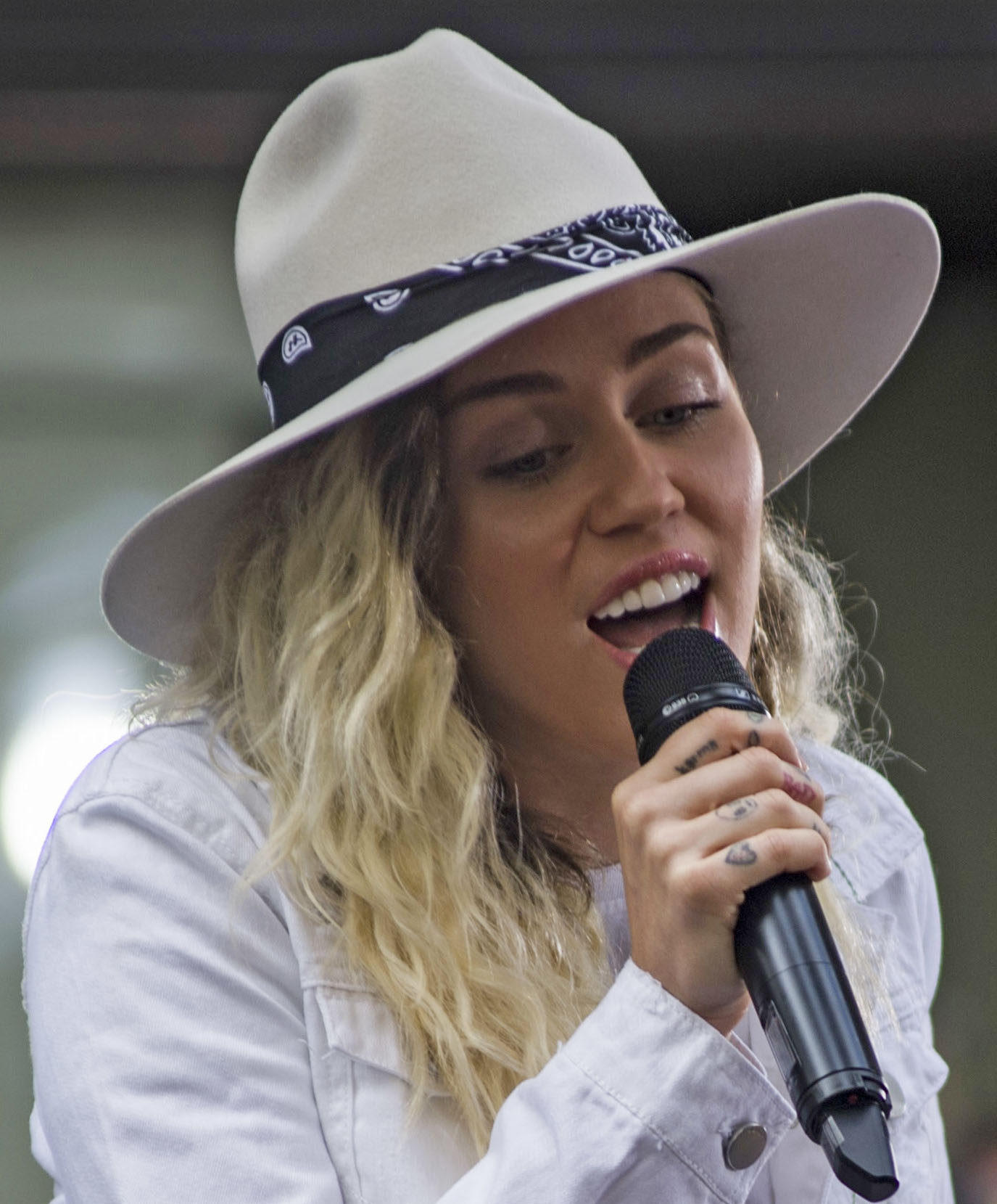 Miley Cyrus performing on the Today show, May 2017