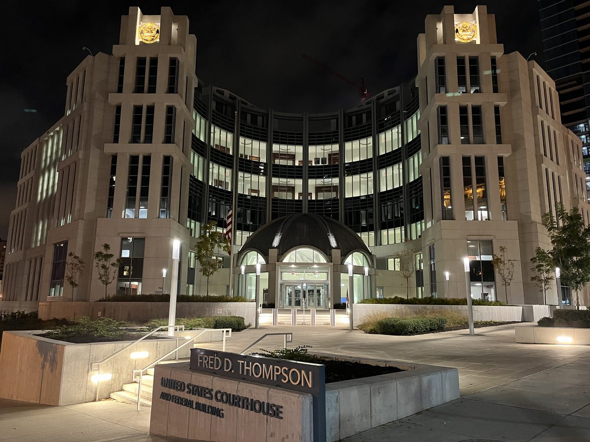 The main entrance of the Fred D. Thompson courthouse