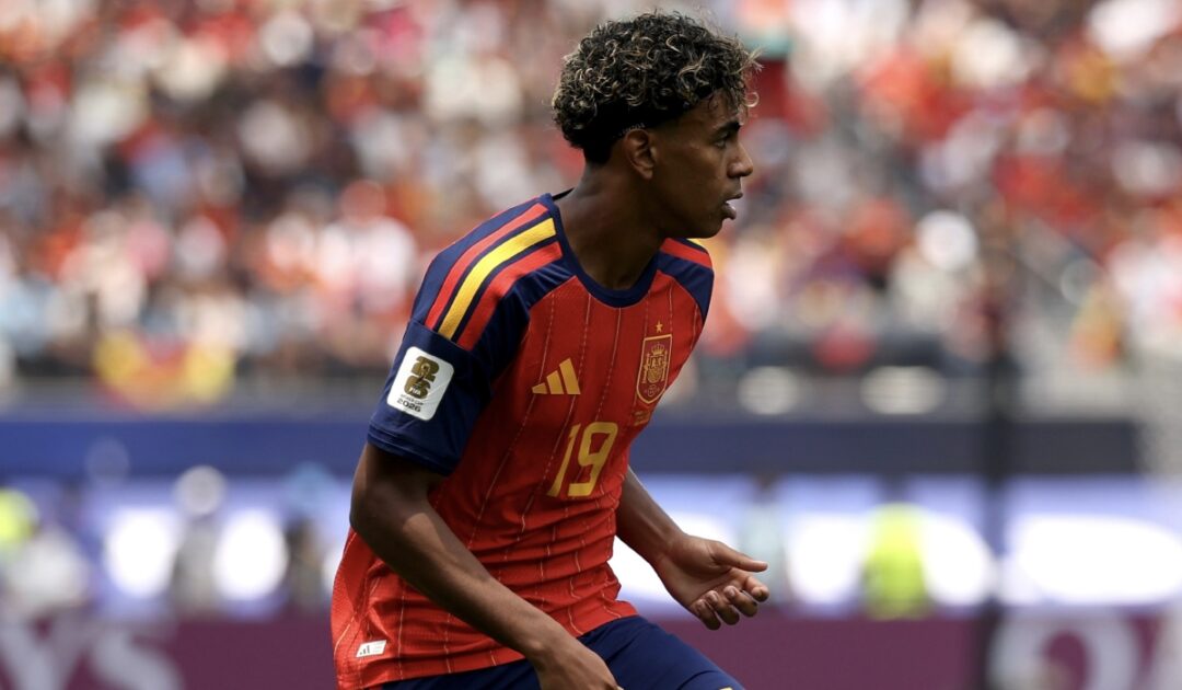 Lamine Yamal in the Spain shirt