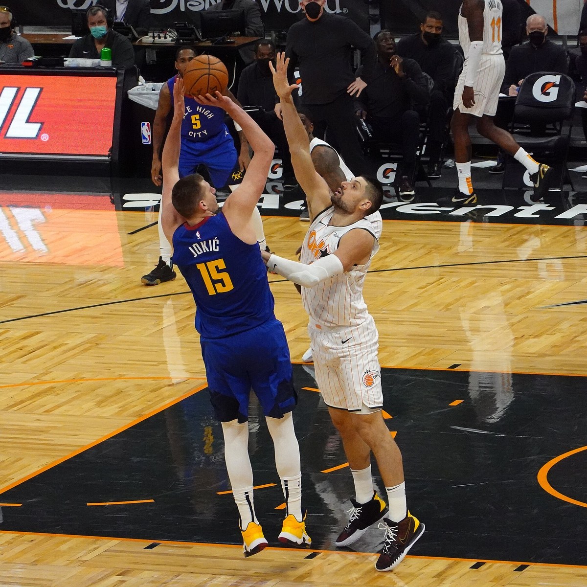 Nikola Jokić of the Denver Nuggets shooting over a defender