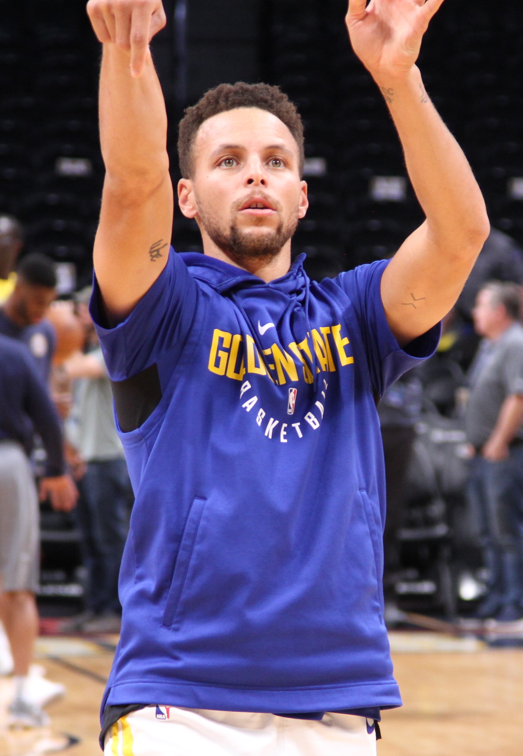 Stephen Curry practicing before a game.