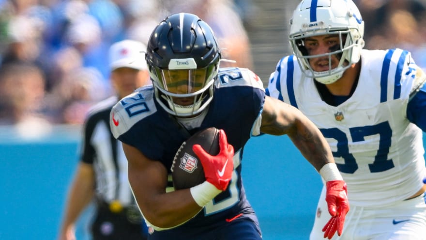 Titans running back Tony Pollard carrying the ball against the Colts
