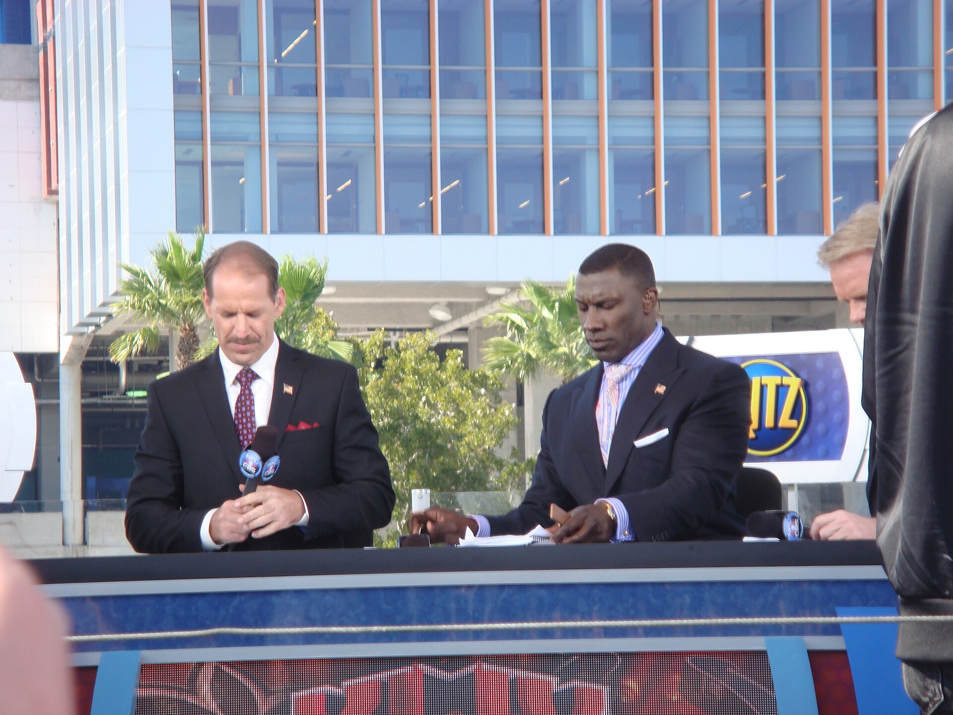 Shannon Sharpe (right) with Bill Cowher at the CBS pre-game desk