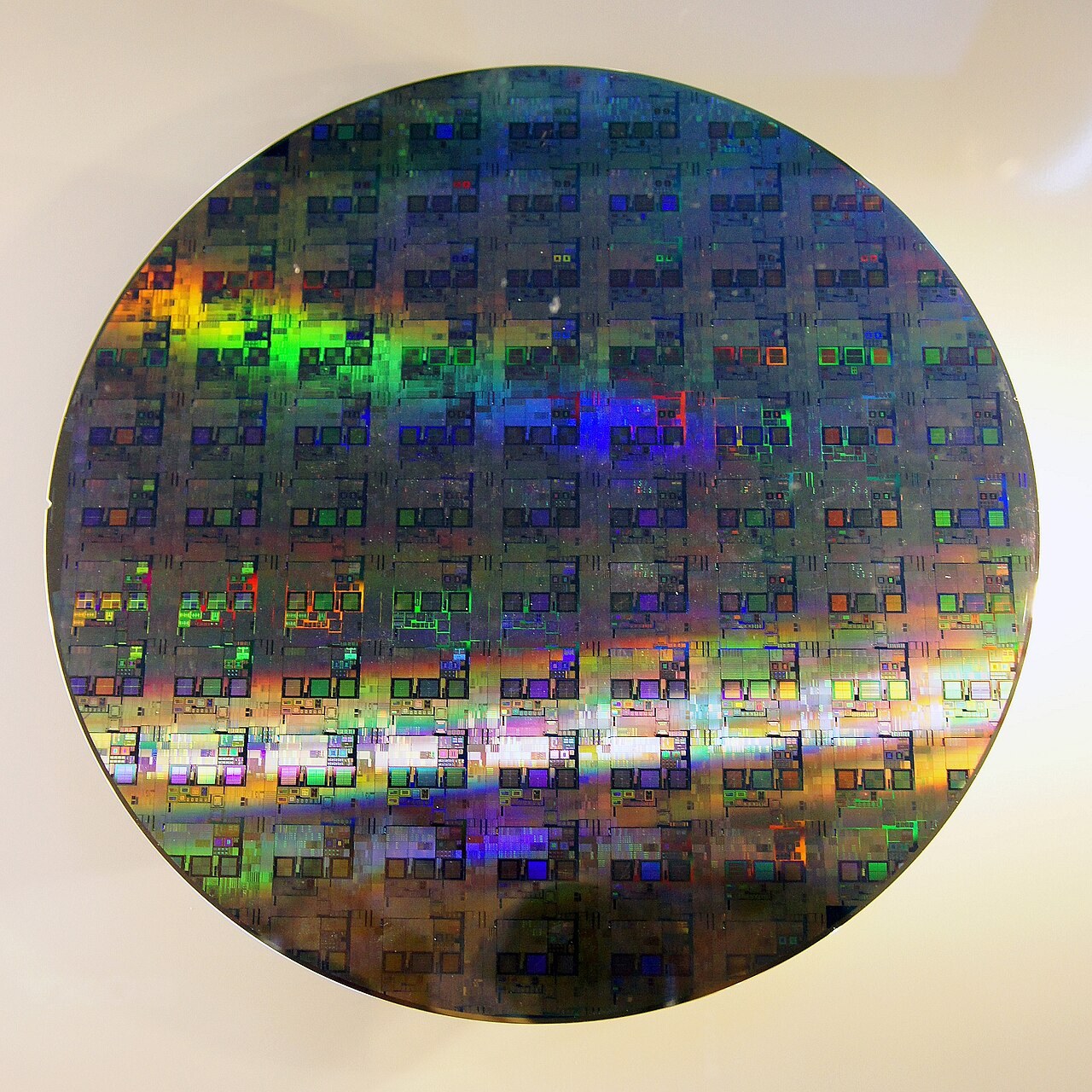Silicon wafer with iridescent chip patterns