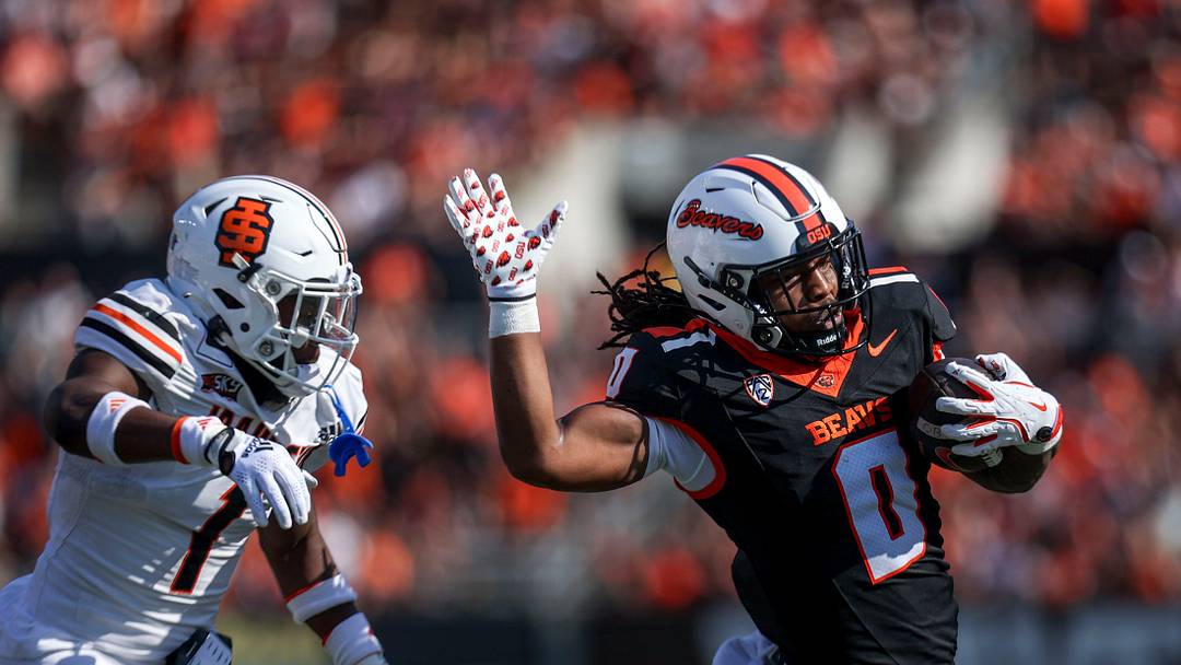 An Oregon State receiver in action at Reser Stadium