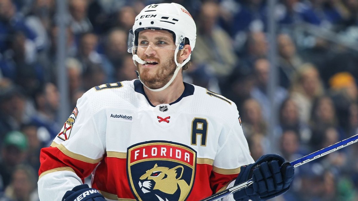 Matthew Tkachuk in the Panthers' white away jersey.