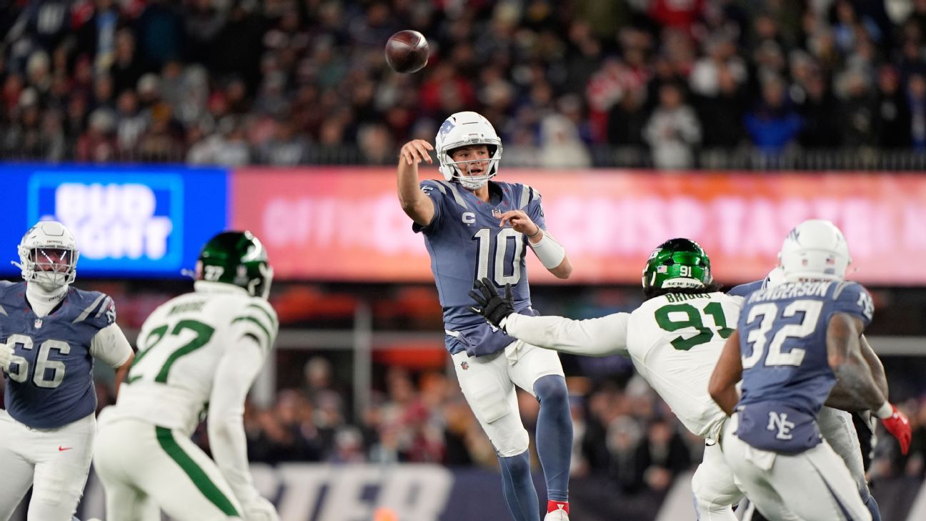 Patriots quarterback Drake Maye throwing against the New York Jets