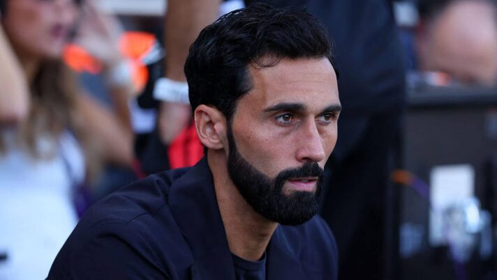 Fulham manager Alvaro Arbeloa on the touchline