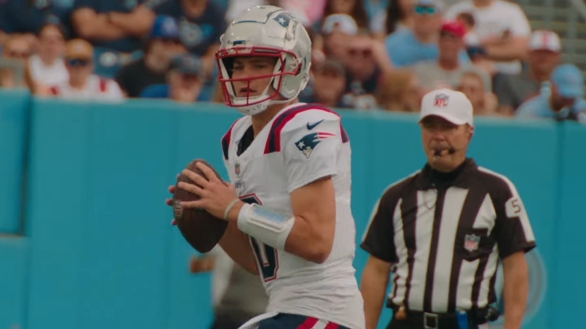 Patriots quarterback Drake Maye in the white away uniform at Nissan Stadium (file photo)