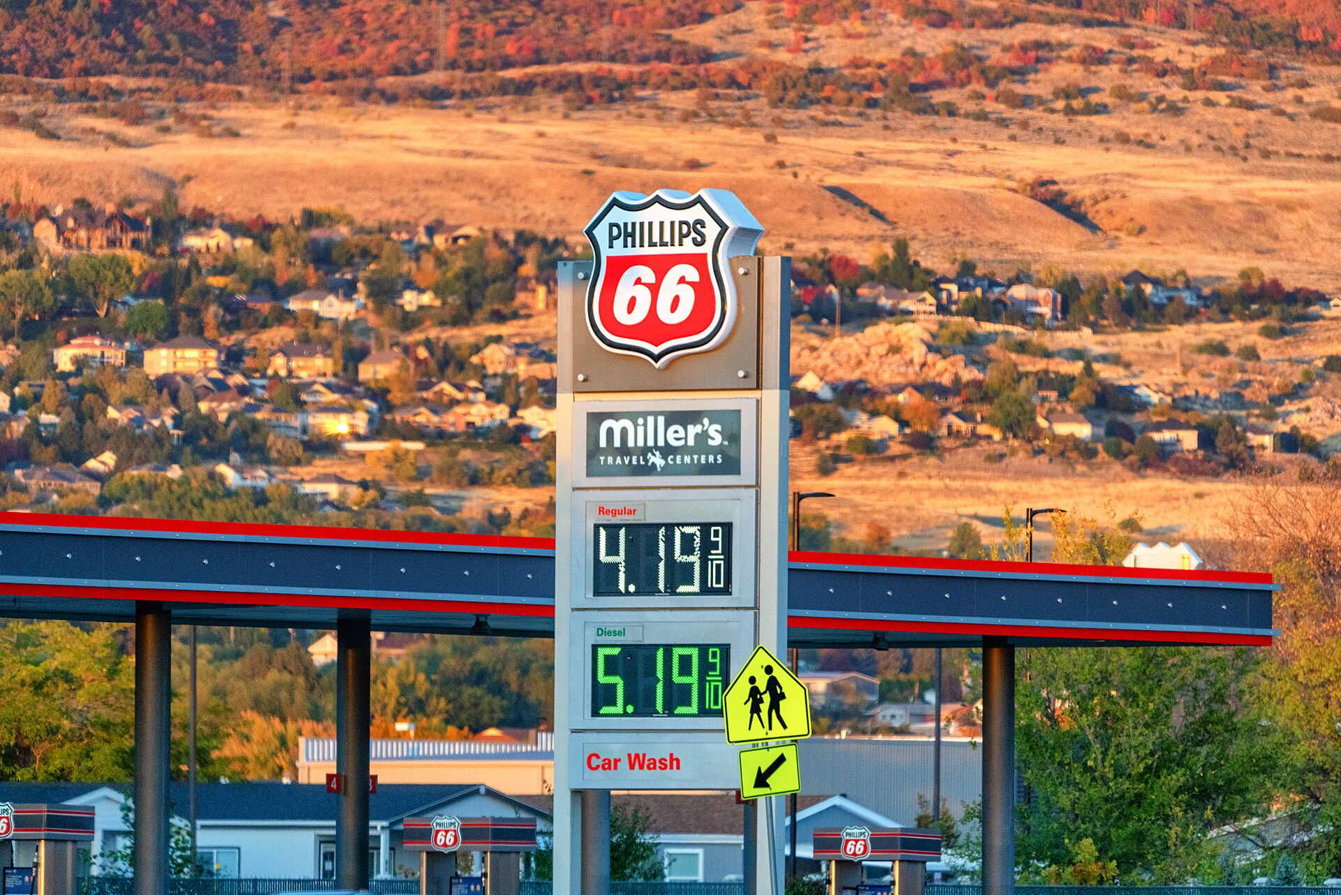 Prices at a gasoline station (file photo)