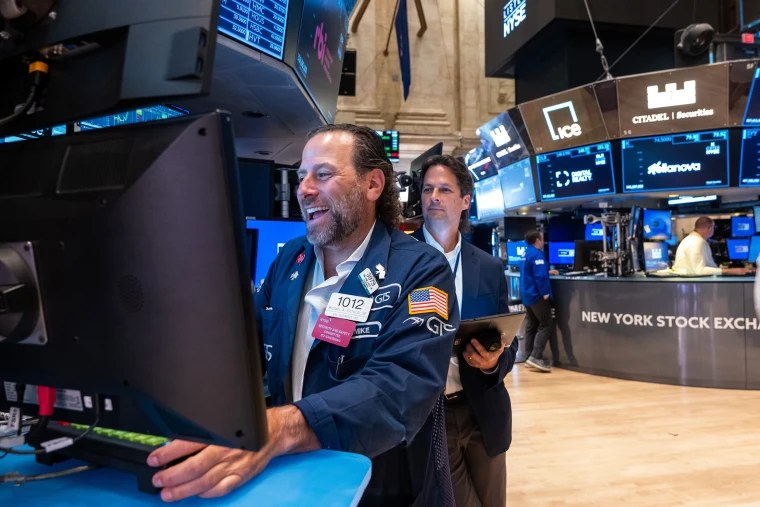 Traders working the floor of the New York Stock Exchange