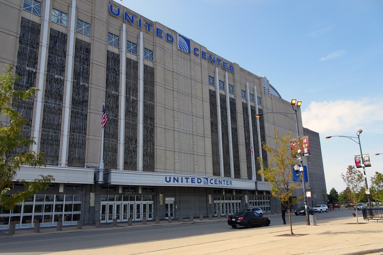 The United Center exterior in Chicago on a clear day
